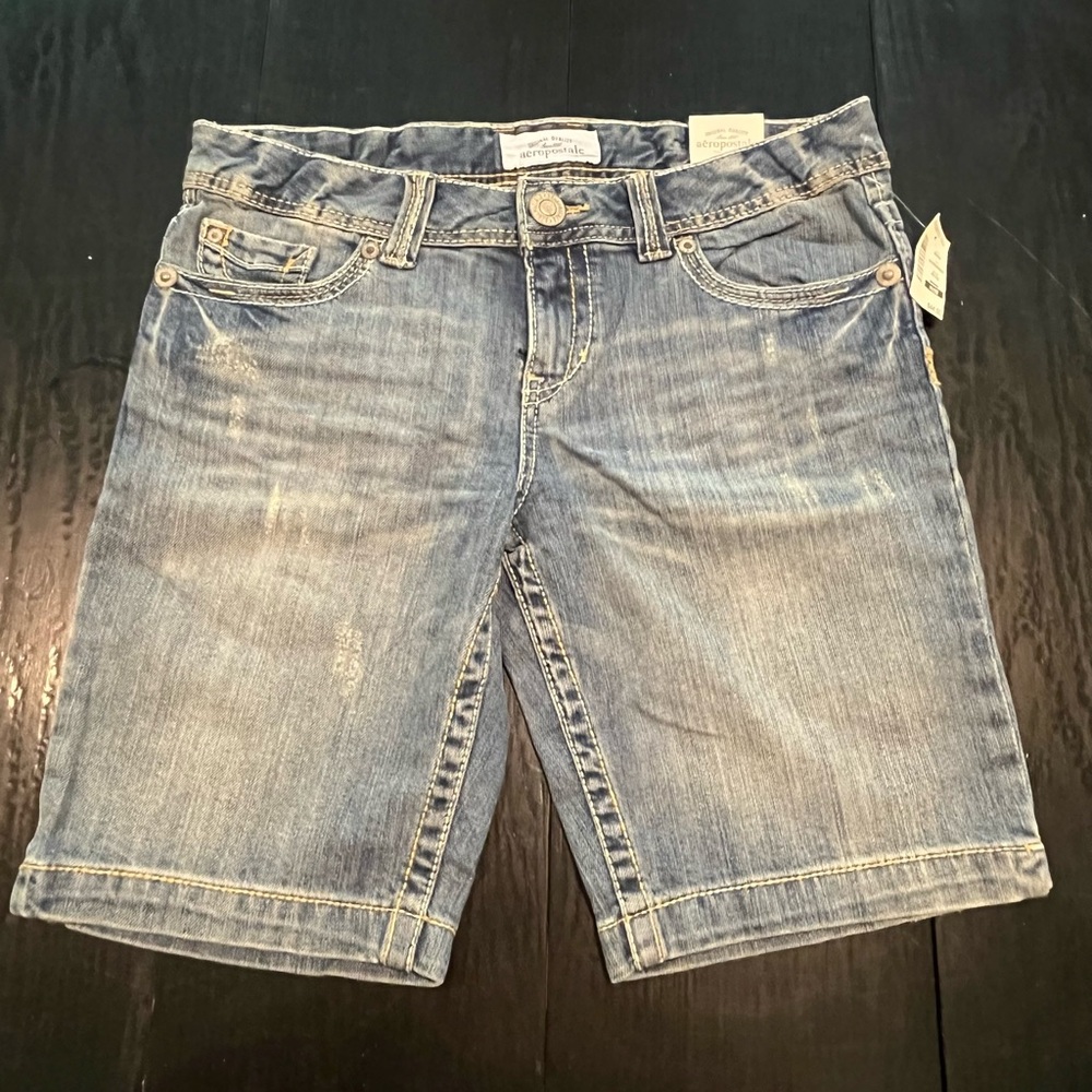 Aeropostale Women’s Denim Short 9” inseam. Size 11/12 medium, new with tags